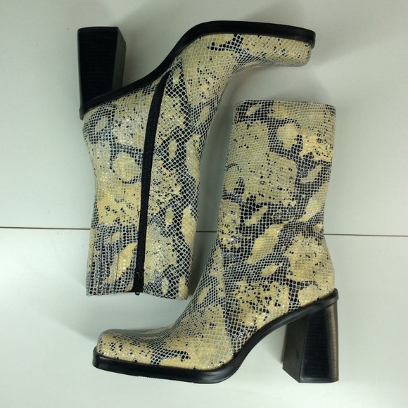 MainFrame Shoes - Mainframe Cream & Black Y2K Snakeskin Block Boots Square Toe Size: 6.5